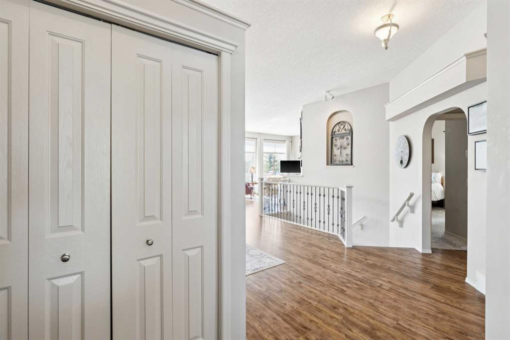 230 Royal Oak Place NW photo 4