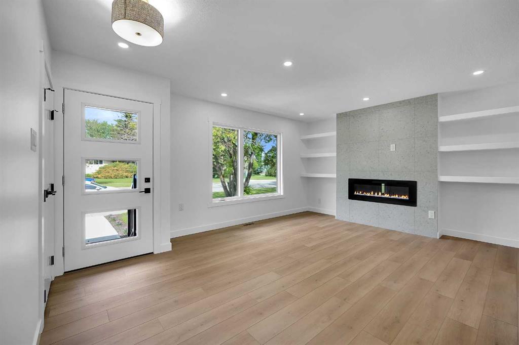 419 Acadia Drive SE photo 3