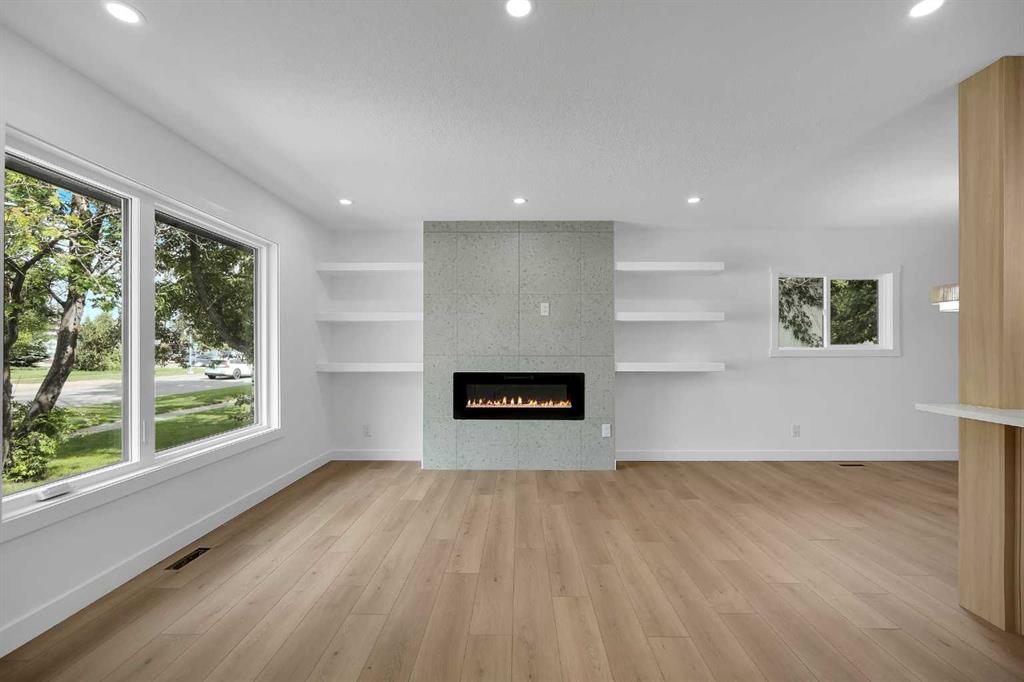 419 Acadia Drive SE photo 5