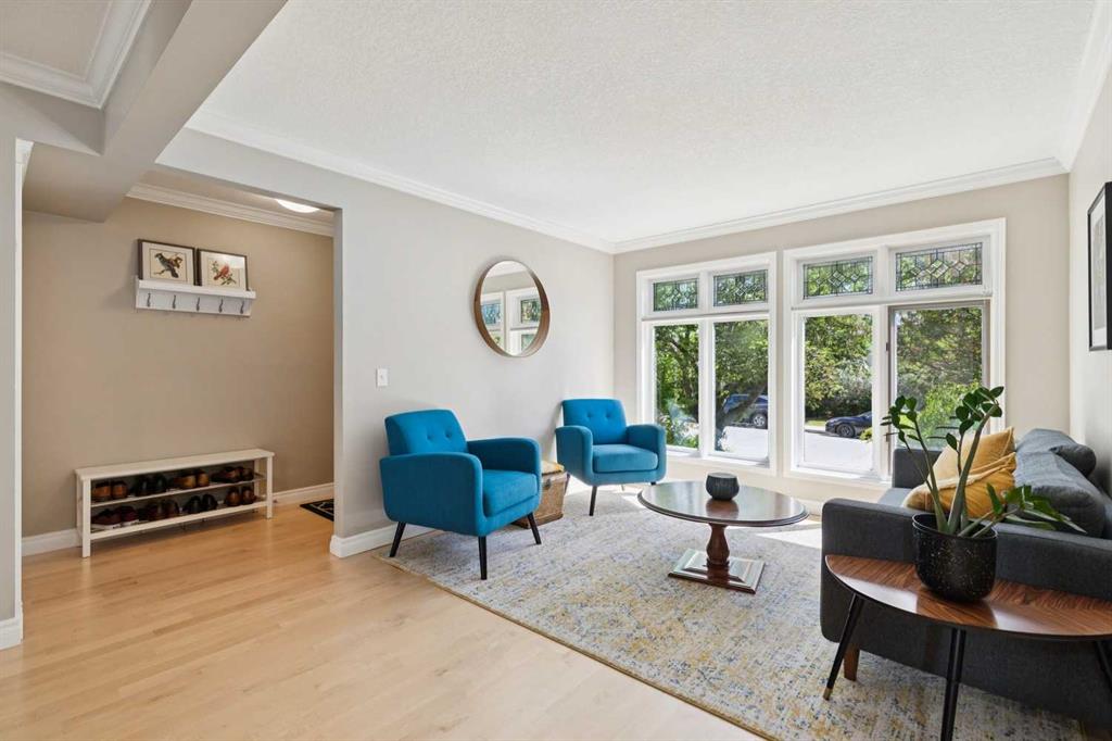 2405 26 Street SW photo 2
