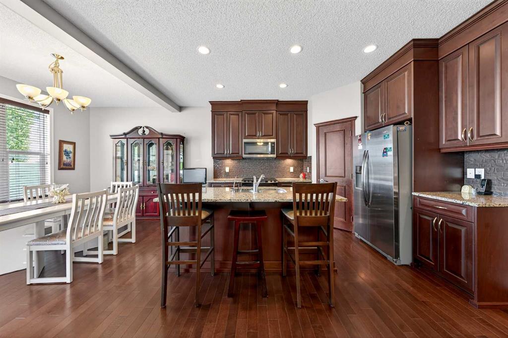 27 Panatella Row NW photo 3