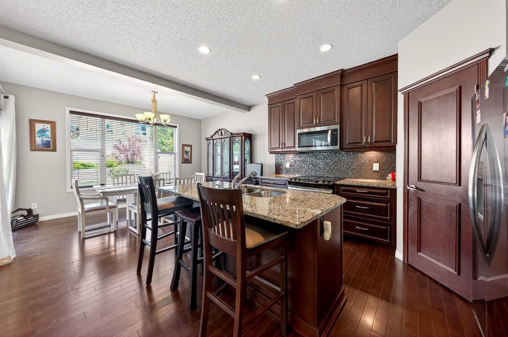 27 Panatella Row NW photo 4