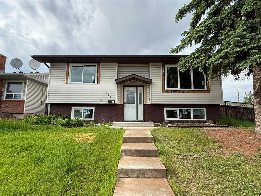 164 Manora Crescent NE