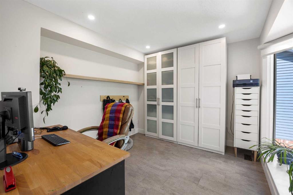 11 Stradwick Way SW photo 5