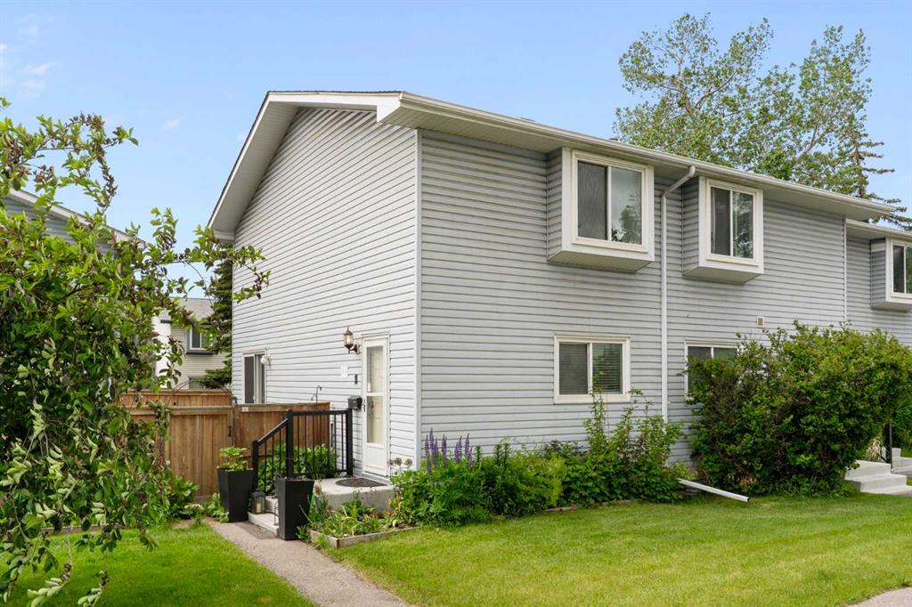 4810 40 Avenue SW #11 photo 2