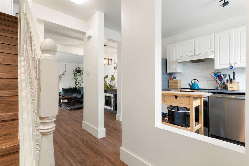 4810 40 Avenue SW #11 photo 5