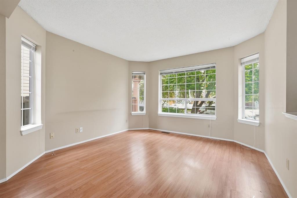 298 Costa Mesa Close NE photo 2