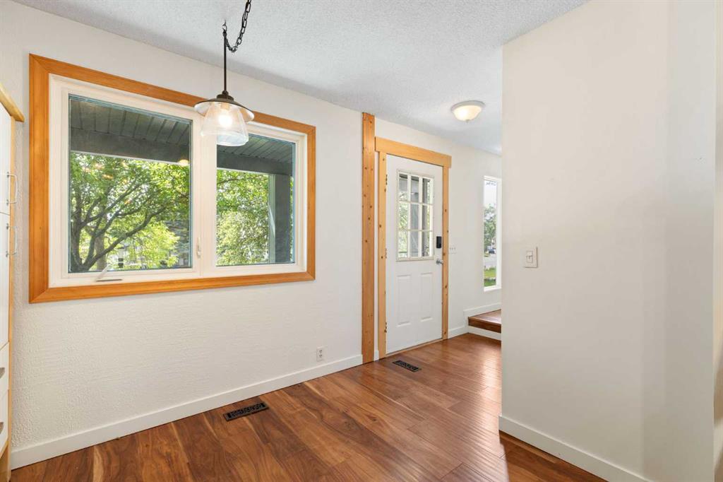 84 Abingdon Crescent NE photo 5