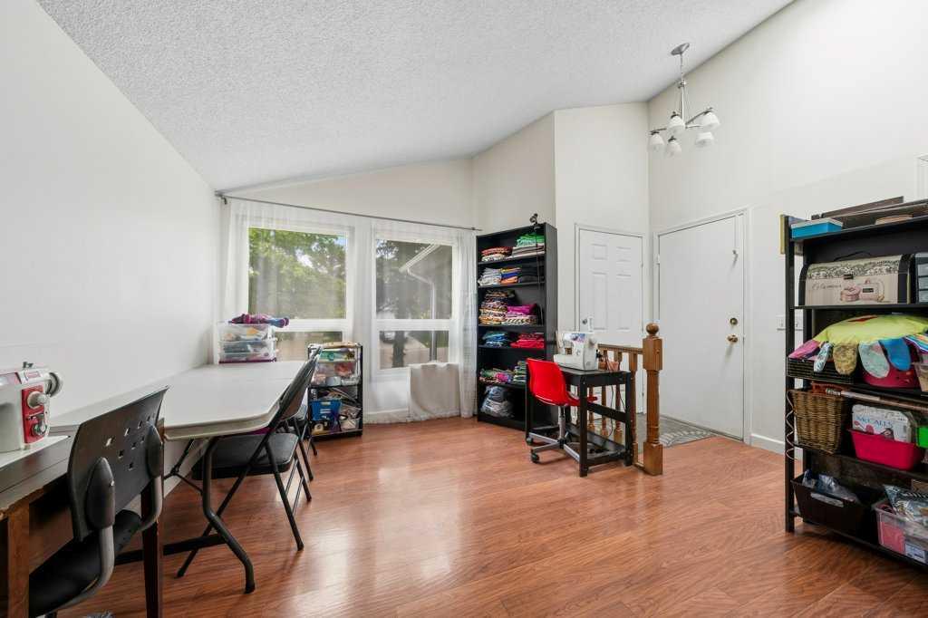 112 Cedargrove Way SW photo 3