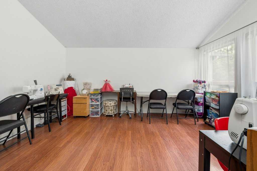 112 Cedargrove Way SW photo 4
