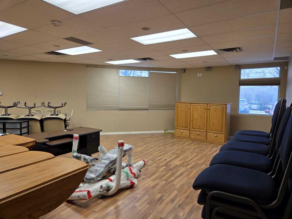 5917 1a Street SW #102 photo 3