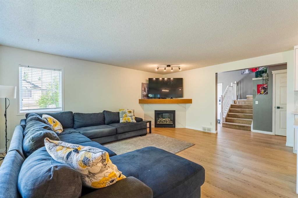 76 Cranfield Place SE photo 3