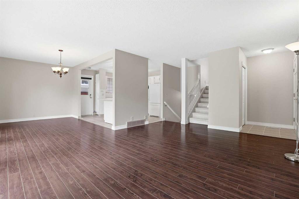 471 Berkley Crescent NW photo 5
