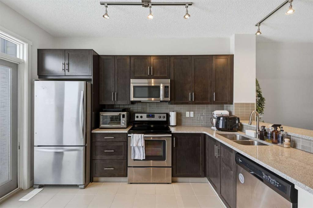 214 Nolanfield Villas NW photo 3