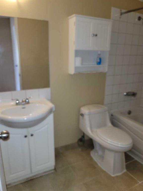 1712 38 Street SE #209