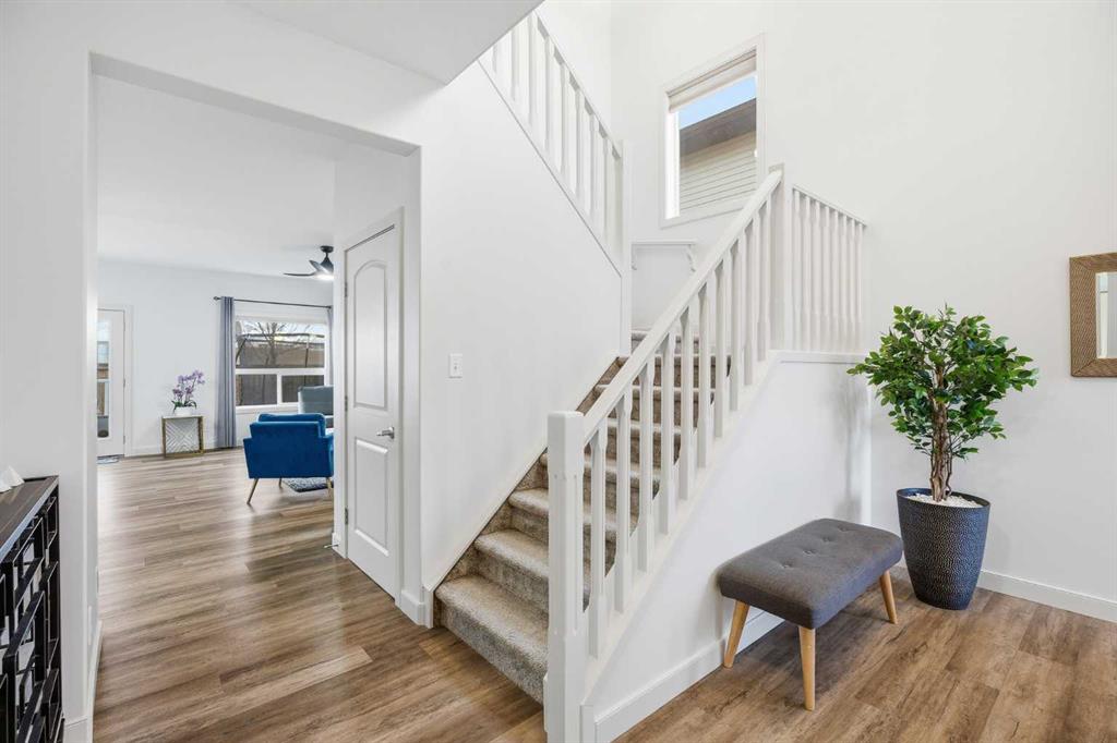 107 Everwoods Park SW photo 4
