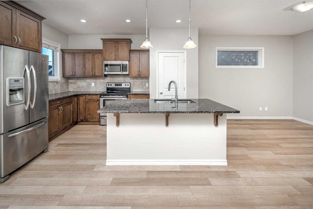 88 Legacy Mews SE photo 2