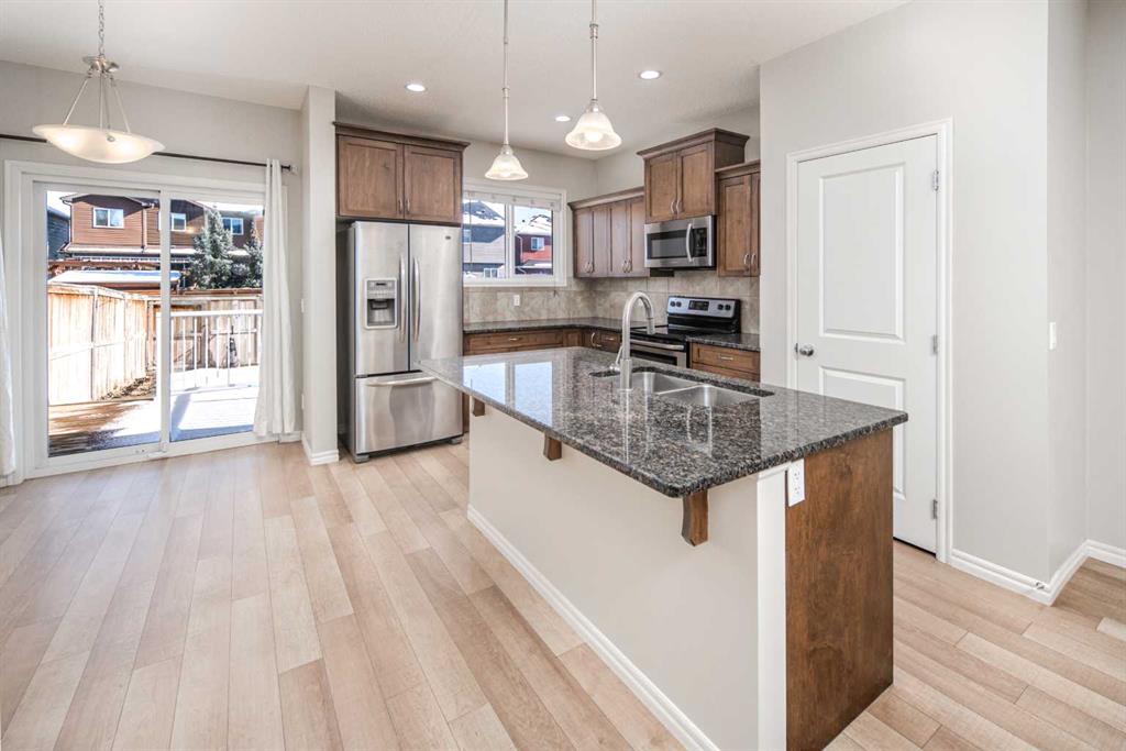 88 Legacy Mews SE photo 3
