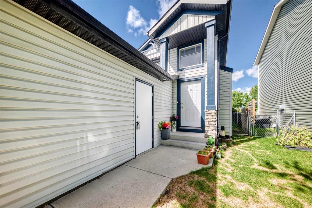 30 Covehaven View NE photo 2