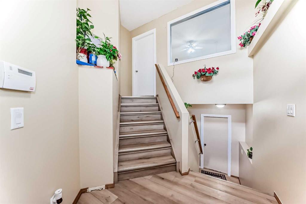 30 Covehaven View NE photo 3