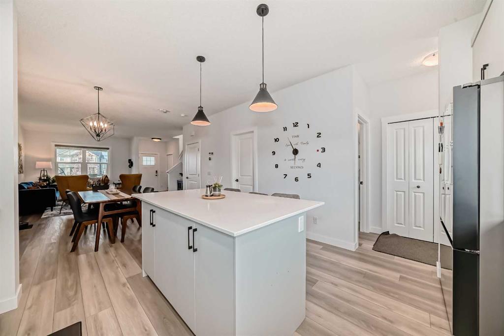 114 Midgrove SW