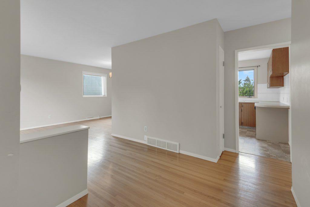 3136 46 Street SW photo 3
