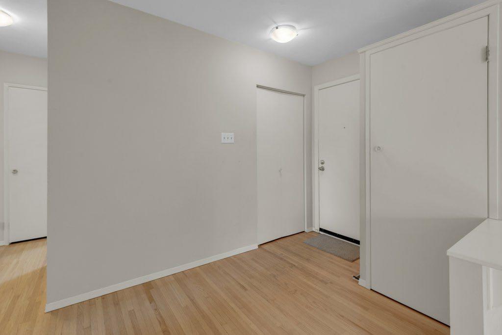 3136 46 Street SW photo 4