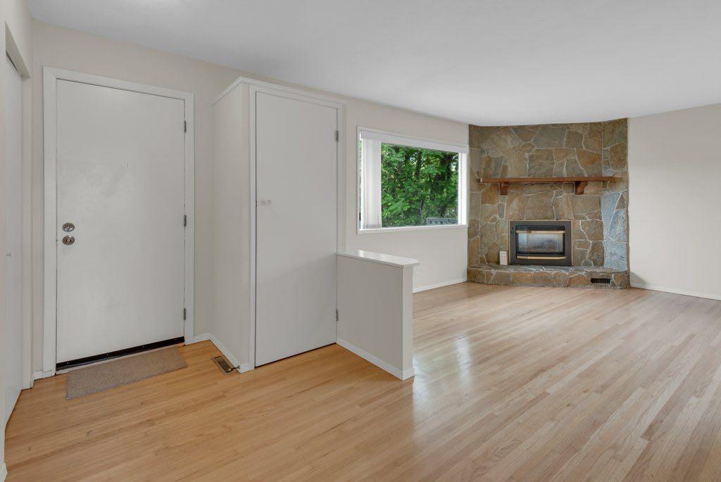 3136 46 Street SW photo 5