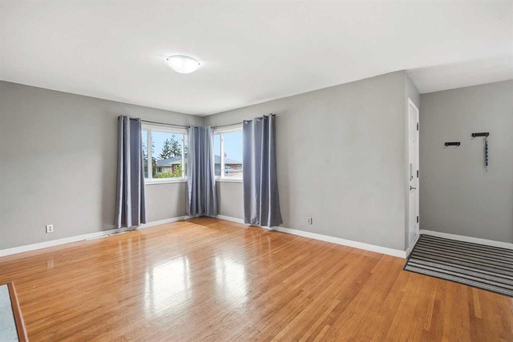 111 42 Avenue NE photo 4