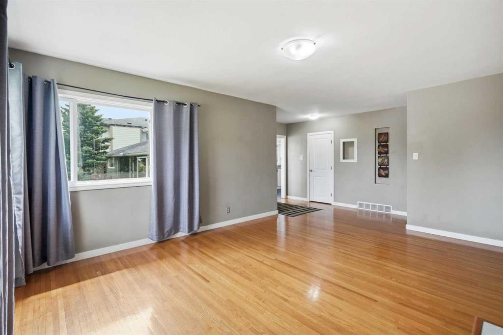 111 42 Avenue NE photo 5