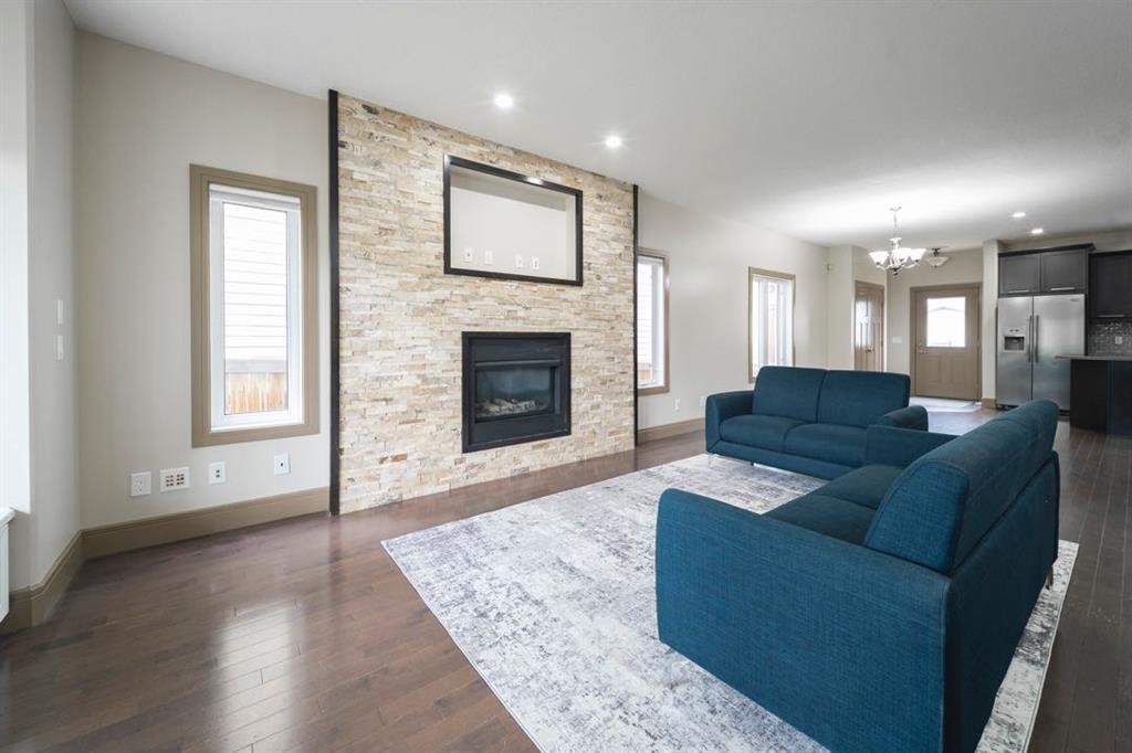 153 Walnut Crescent photo 3