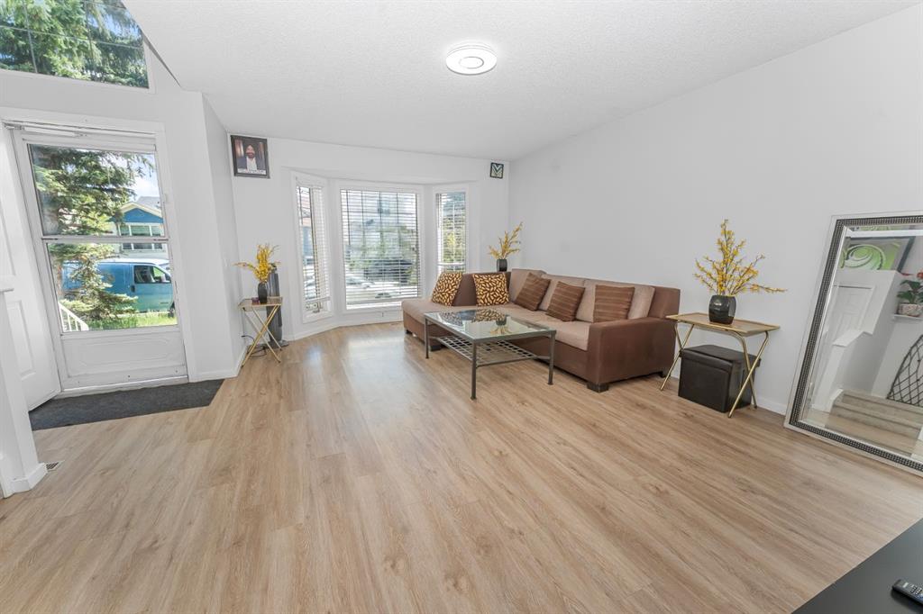369 Martinwood Place NE photo 2