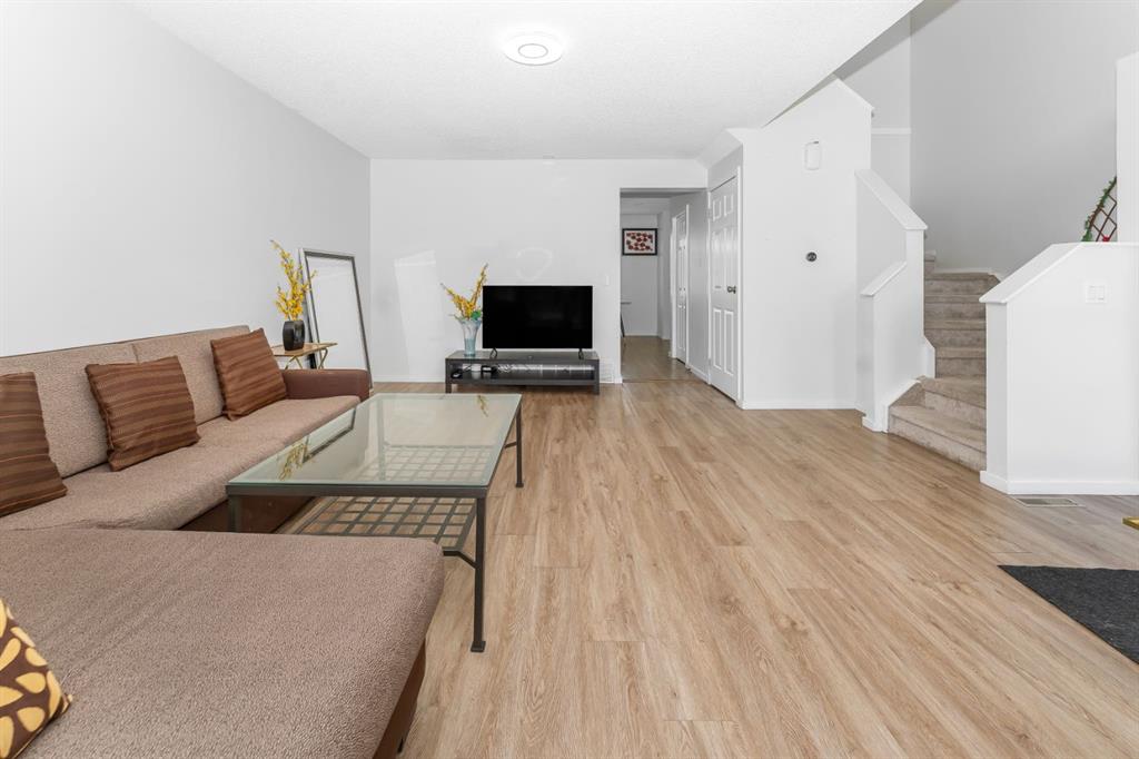 369 Martinwood Place NE photo 4