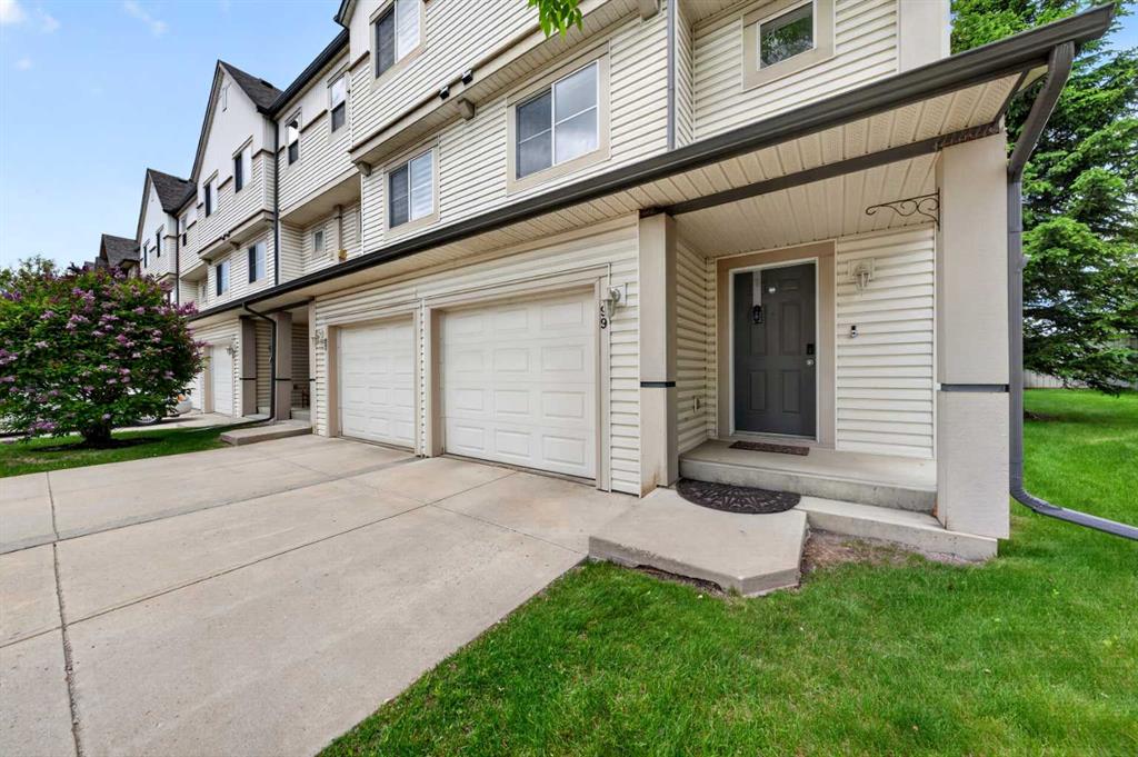 99 Copperfield Court SE photo 2