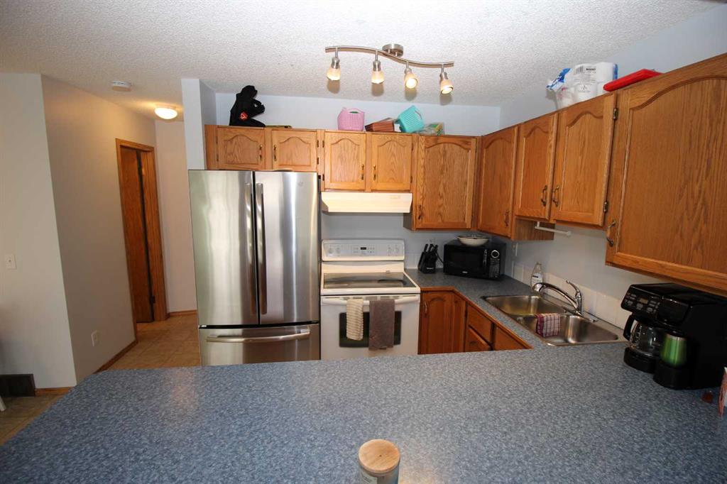 215 Millview Green SW photo 3