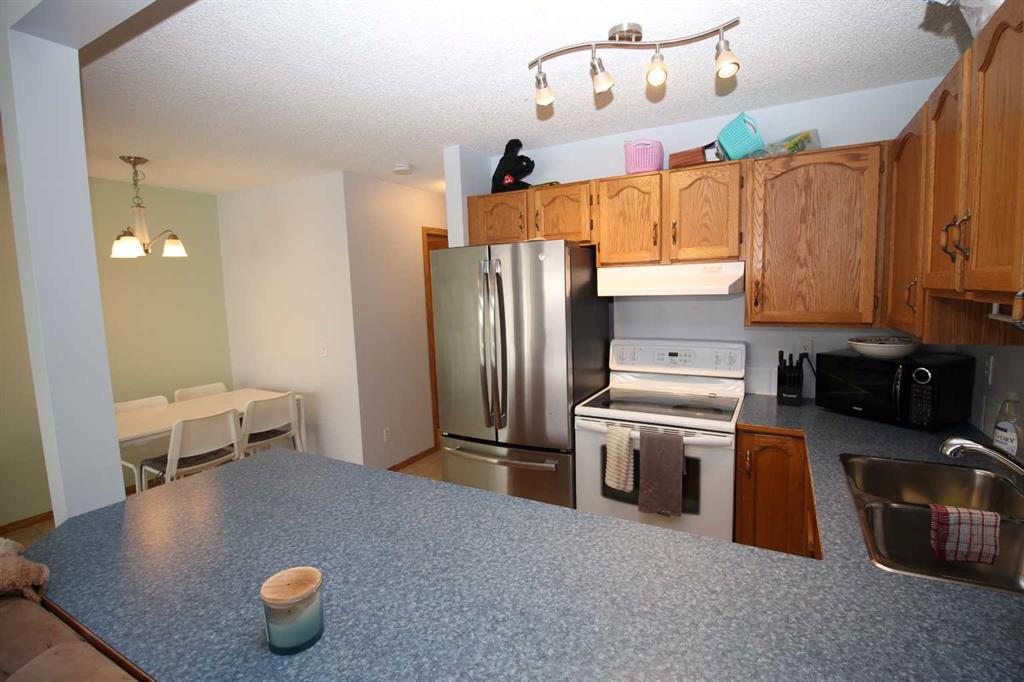 215 Millview Green SW photo 4