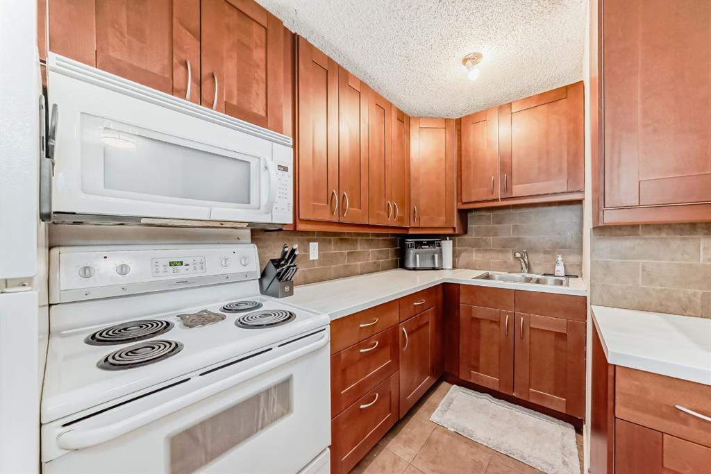 11240 6 Street SW #11 photo 3