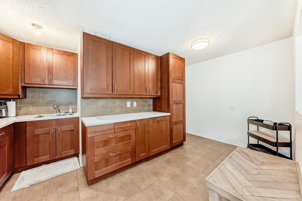 11240 6 Street SW #11 photo 4