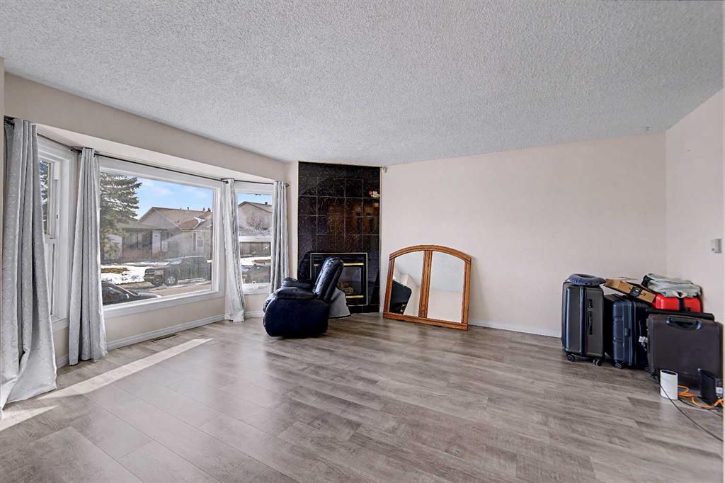 48 Whitworth Way NE photo 4
