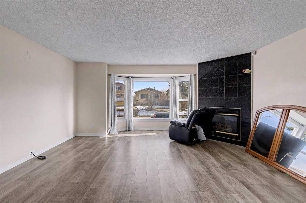 48 Whitworth Way NE photo 5