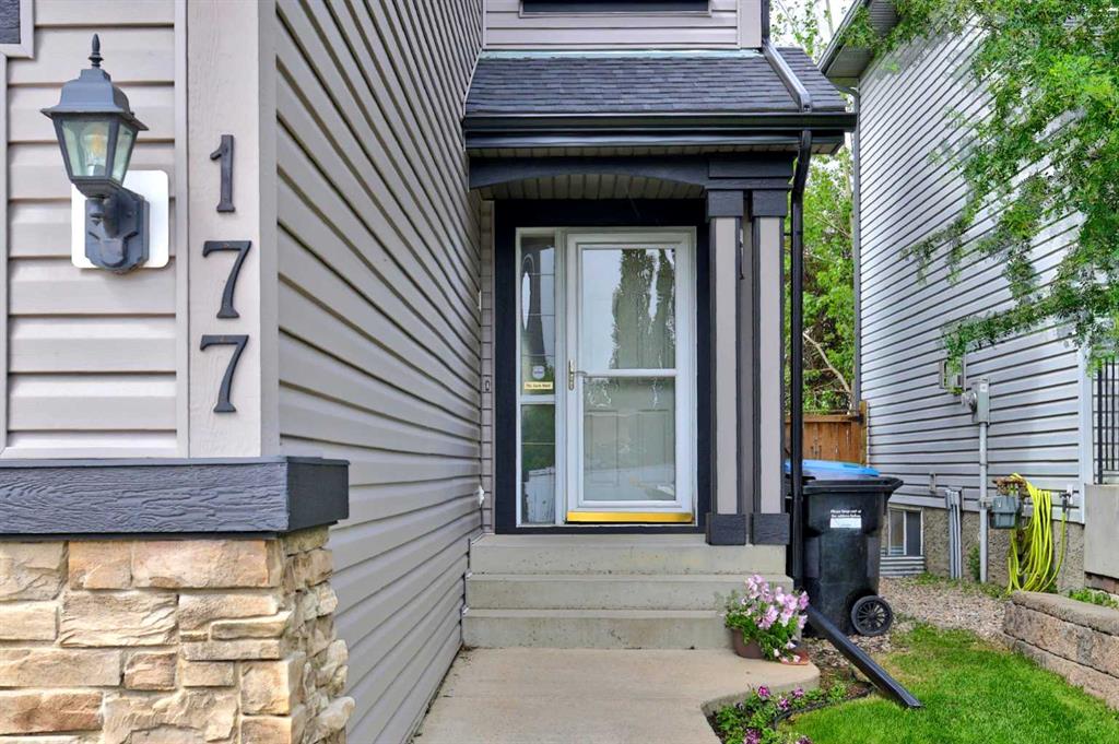 177 Covehaven Gardens NE photo 3