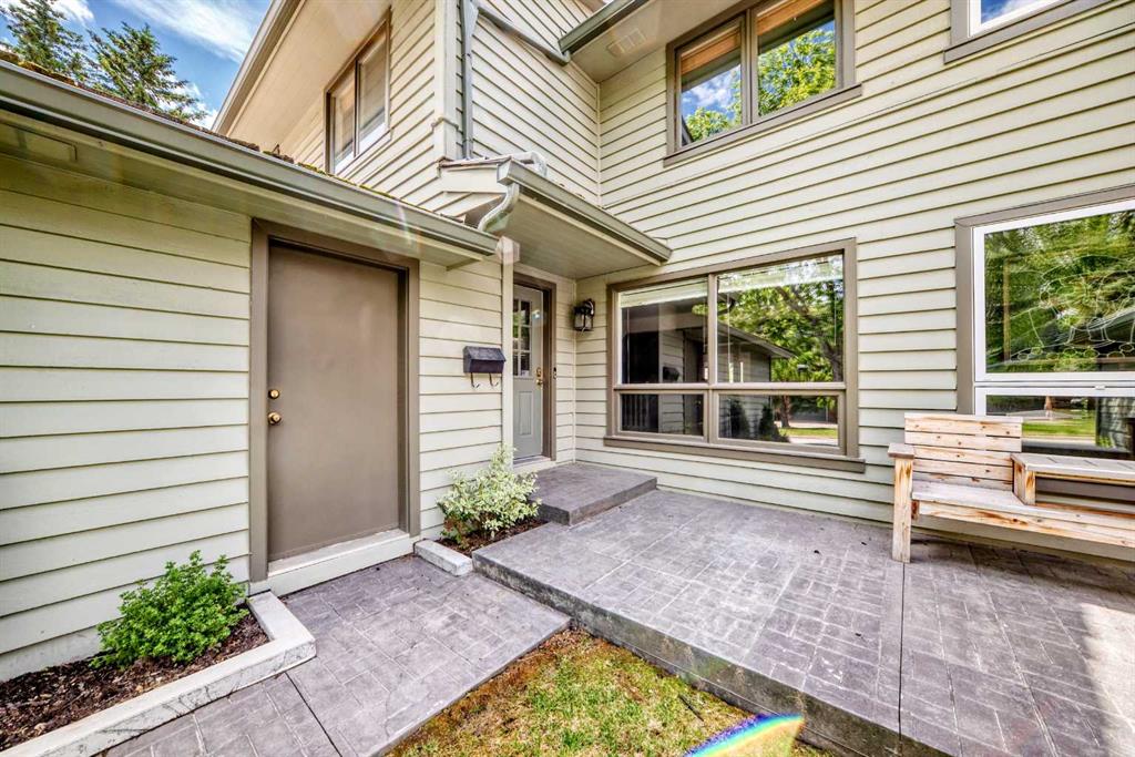 572 Point Mckay Grove NW photo 2