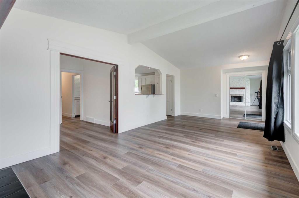 660 Queen Charlotte Drive SE photo 5
