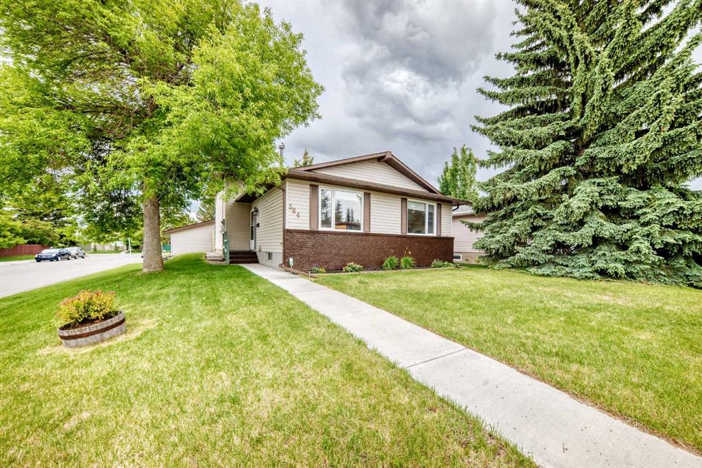 584 Woodhill Place SW photo 2