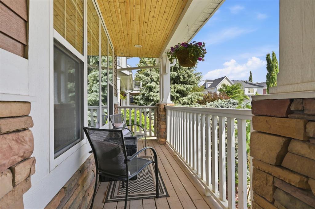 266 Somme Avenue SW photo 2