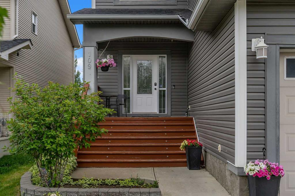 109 Evanscove Heights NW photo 2