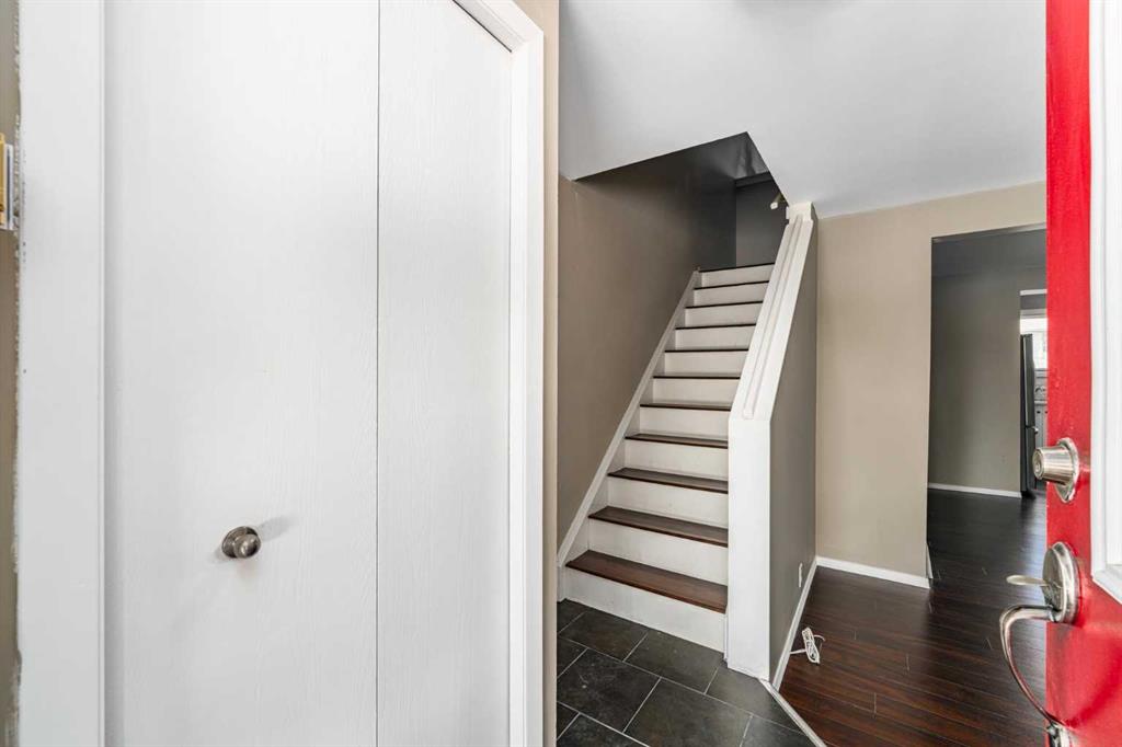 12 Woodhill Road SW photo 4