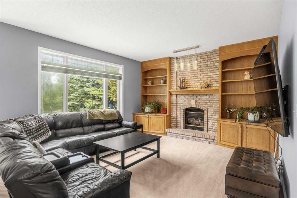31 Hamptons Heath NW photo 3