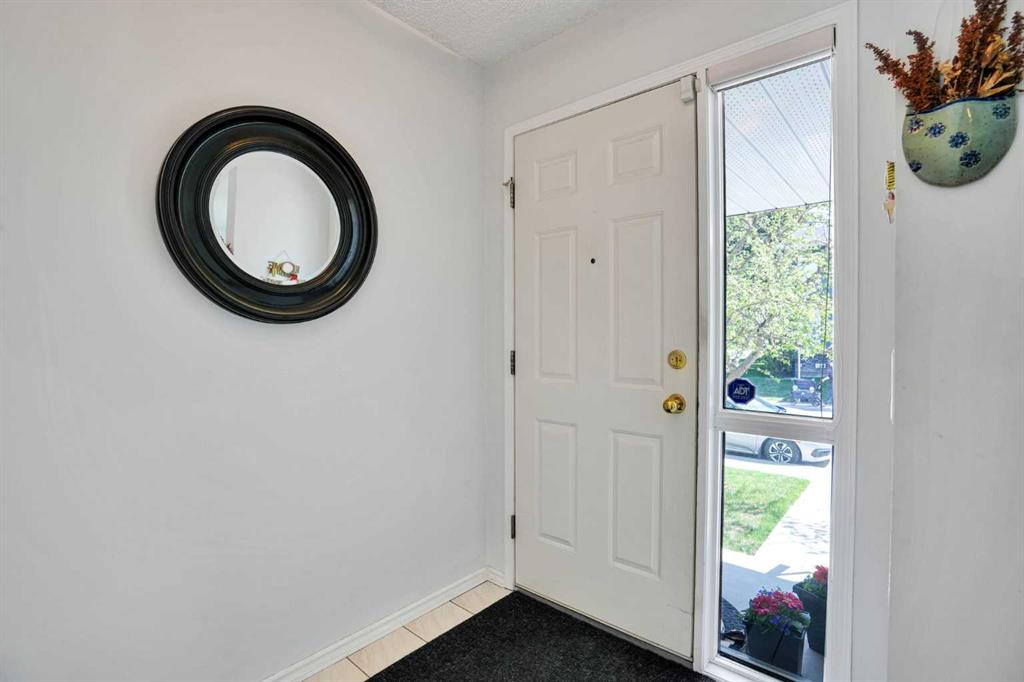 2295 1 Street NE photo 4