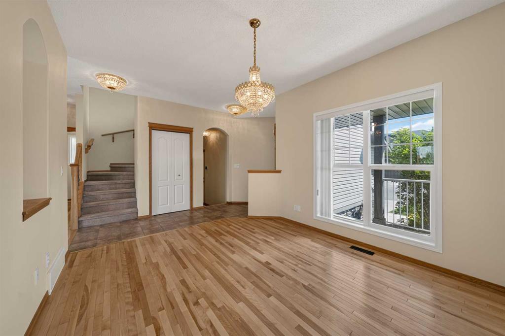 63 Cougartown Close SW photo 3